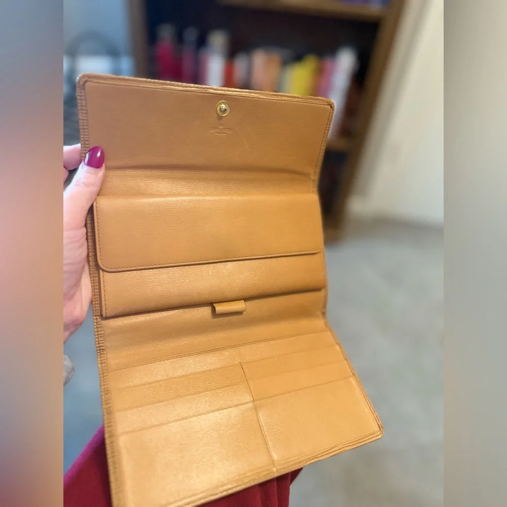 Pre-loved Authentic Louis Vuitton Tan Epi Leather Clutch - Picture 5 of 14